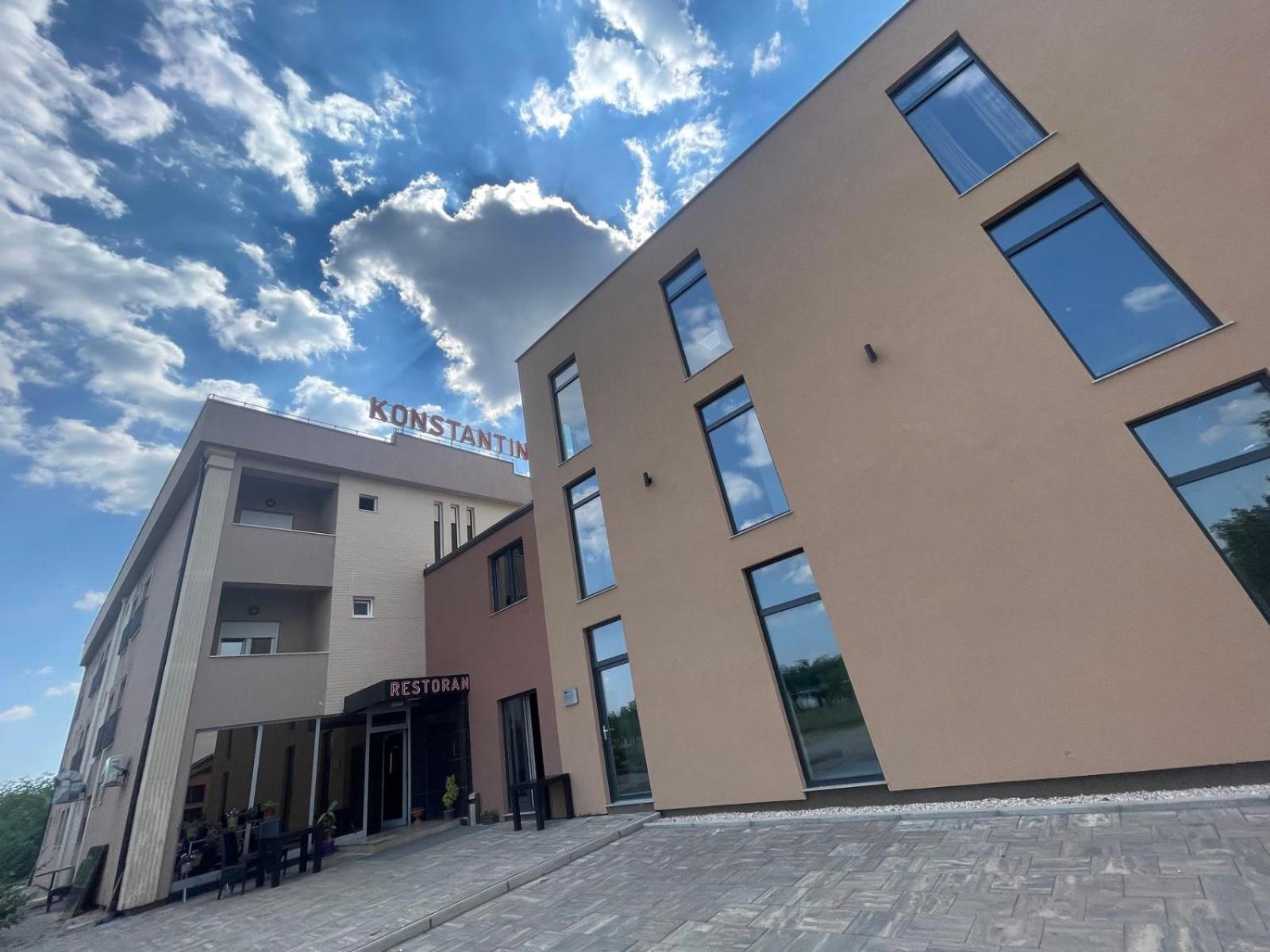Hotel Konstantin Laplje Selo Bagian luar foto