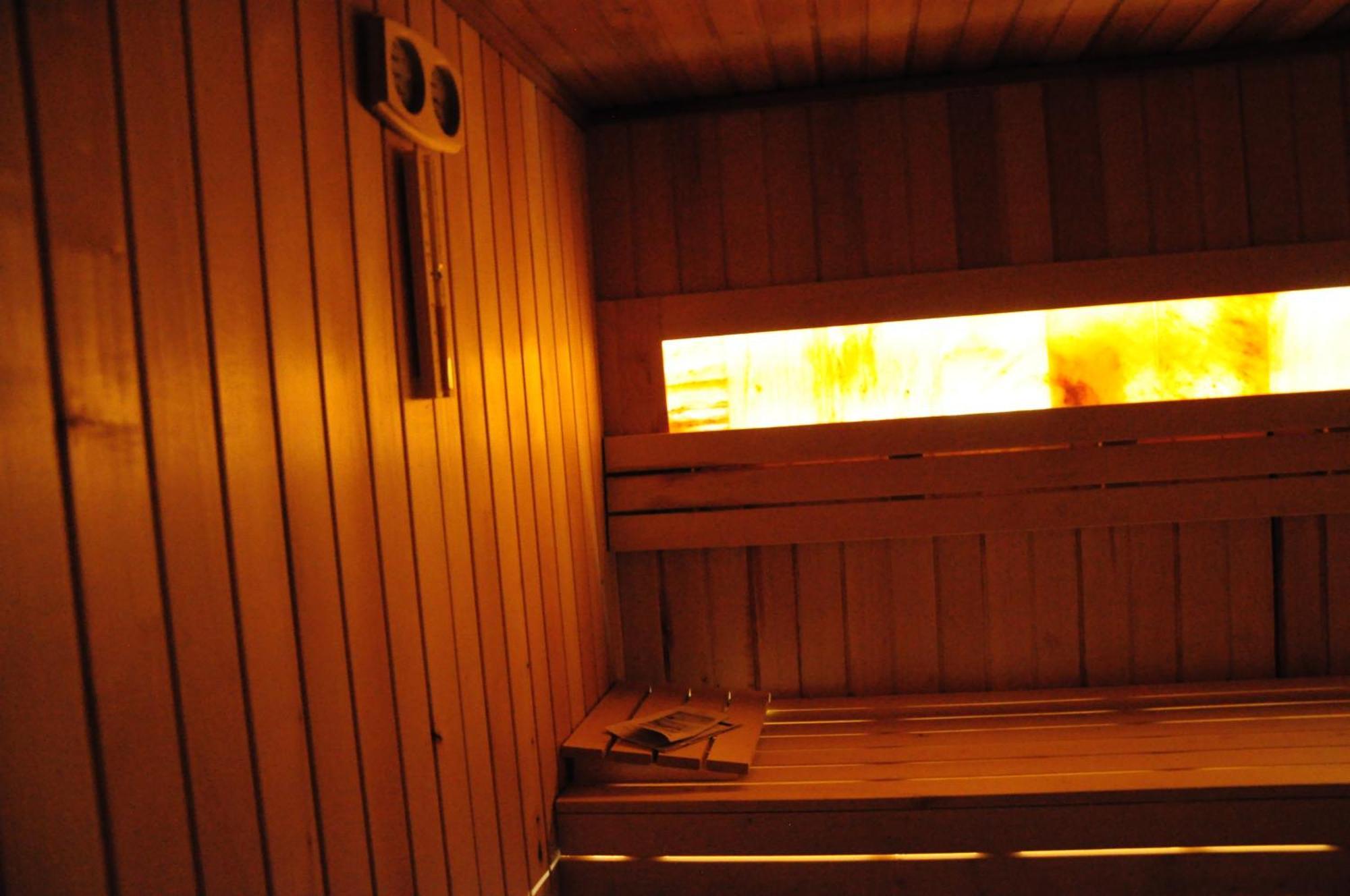 Hotel Konstantin Laplje Selo Bagian luar foto