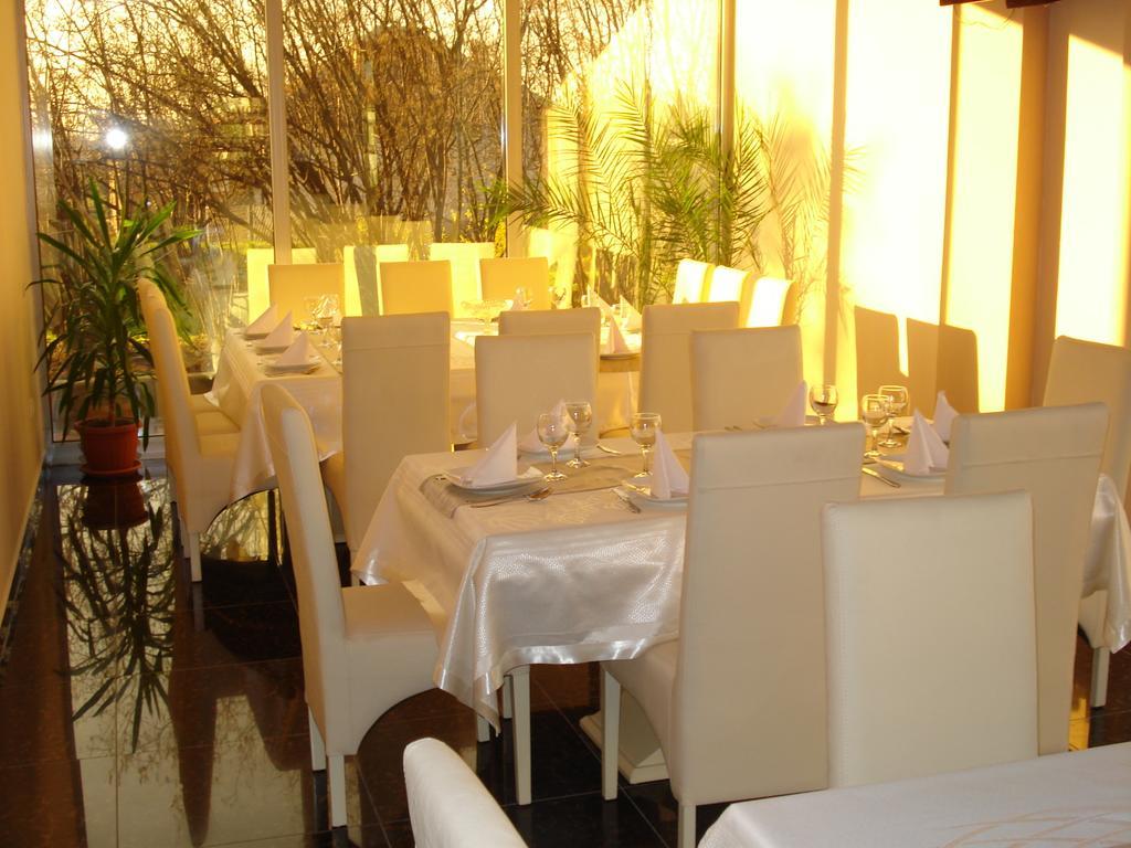 Hotel Konstantin Laplje Selo Bagian luar foto