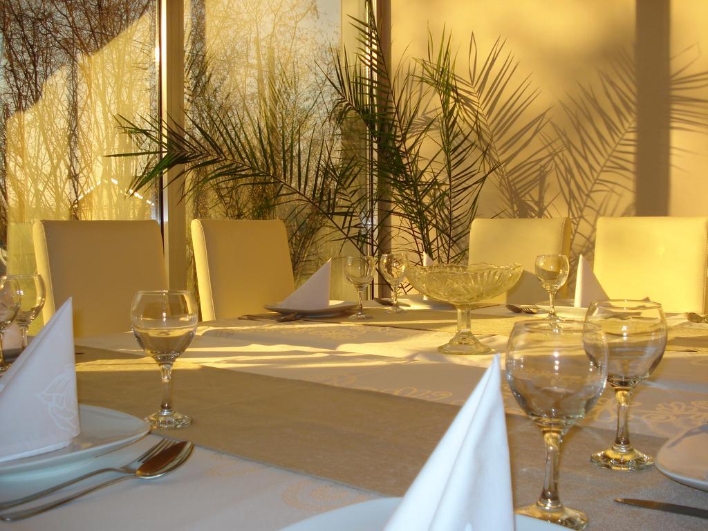 Hotel Konstantin Laplje Selo Bagian luar foto