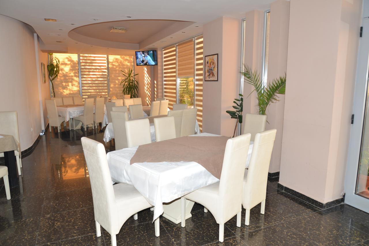Hotel Konstantin Laplje Selo Bagian luar foto