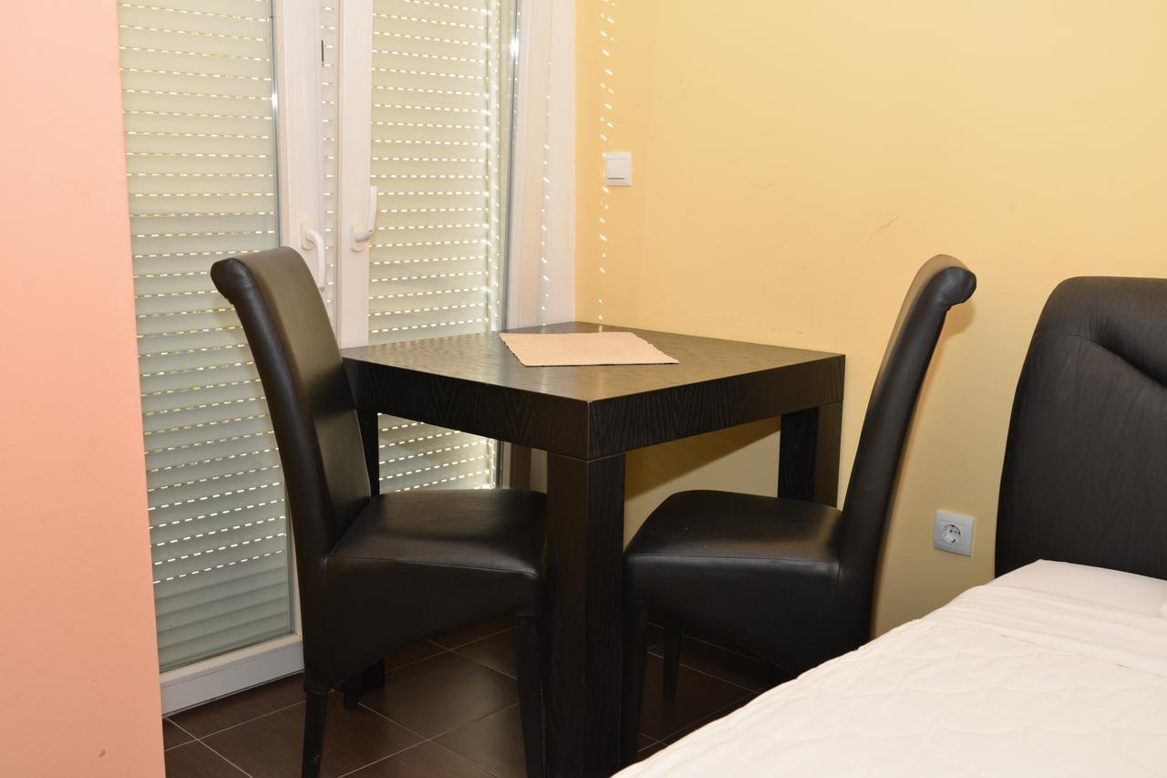 Hotel Konstantin Laplje Selo Bagian luar foto