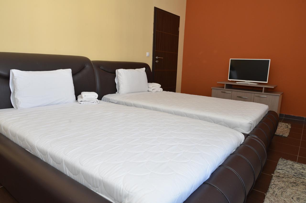 Hotel Konstantin Laplje Selo Bagian luar foto