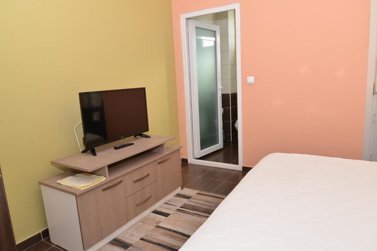 Hotel Konstantin Laplje Selo Bagian luar foto