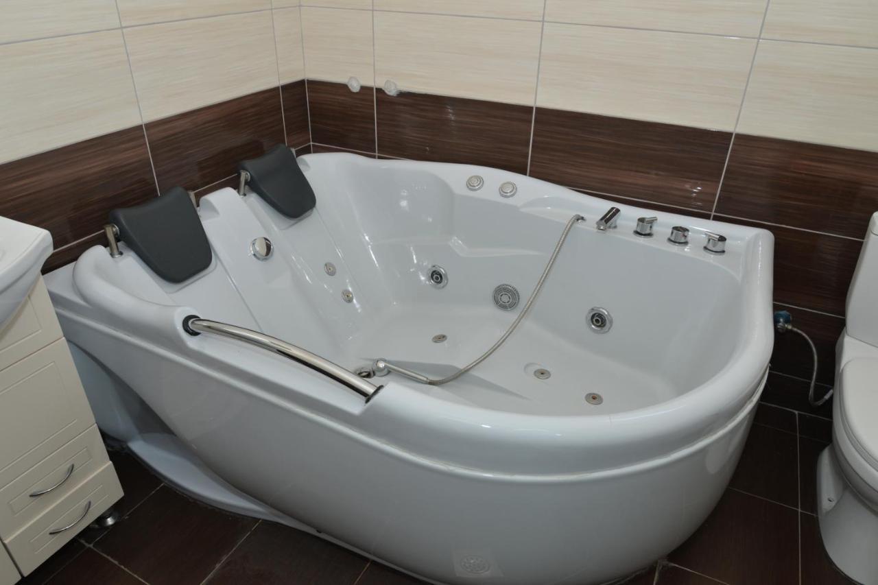 Hotel Konstantin Laplje Selo Bagian luar foto