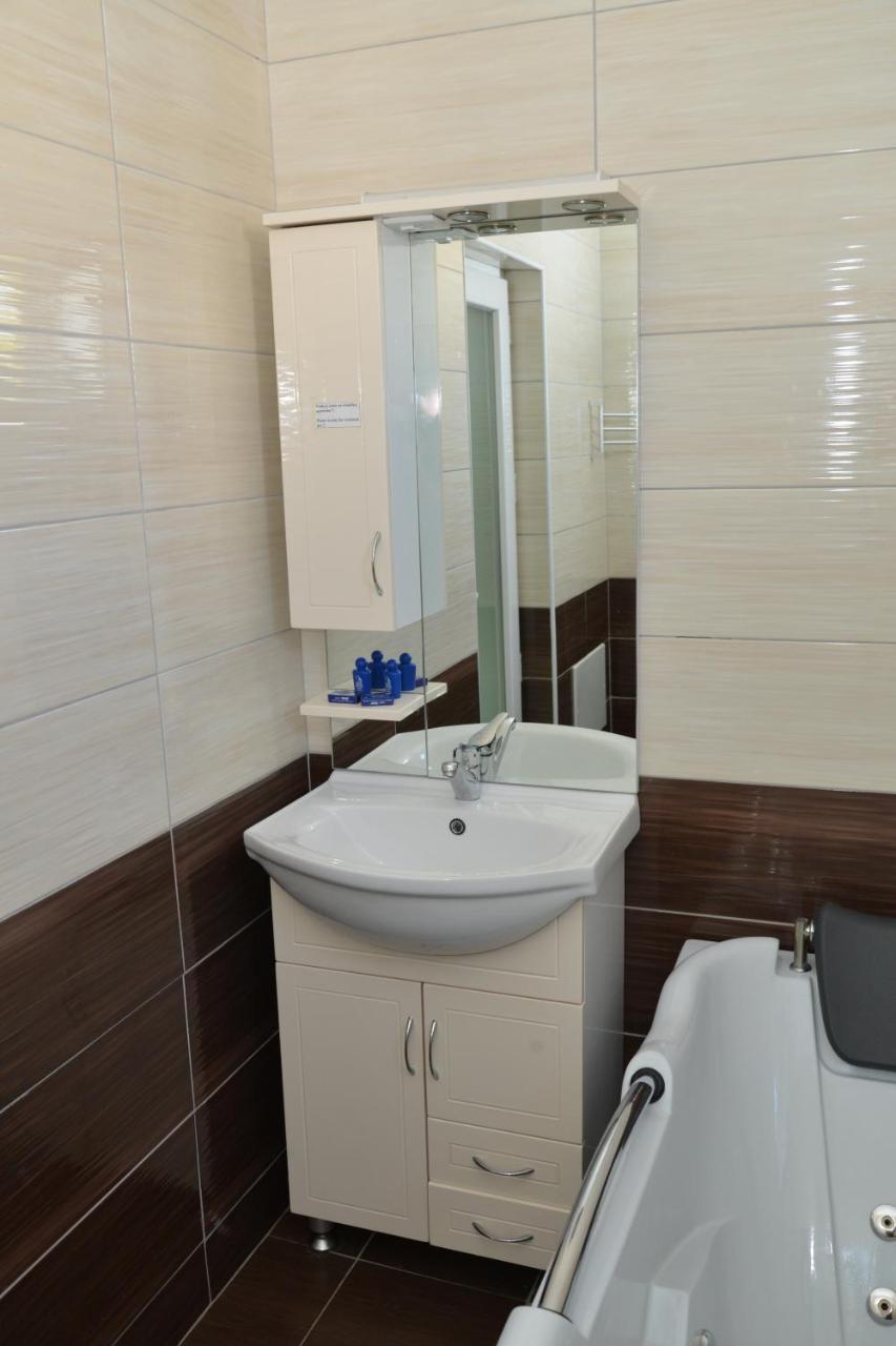Hotel Konstantin Laplje Selo Bagian luar foto